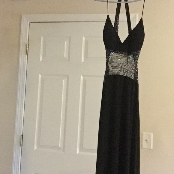 Black formal/simi formal dress - Picture 2 of 3